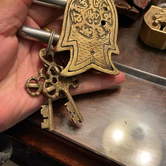 Brass fish style padlock - Picture 3 of 4